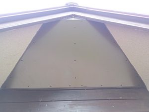 奈良で蜂の巣除けパネルの設置