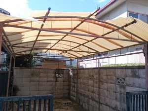 丸屋根のガレージ波板