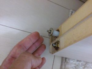 折れ戸のピボット交換-便利屋奈良