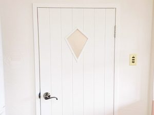 サニタリールームのドア製作-便利屋生駒