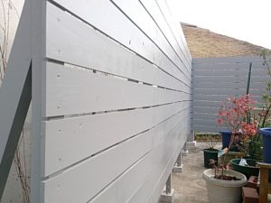 塗装後のフェンス