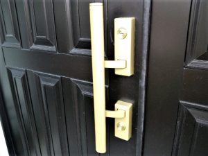 玄関ドアハンドル鍵交換-便利屋奈良