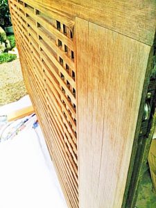 木製門扉の戸車交換-便利屋奈良