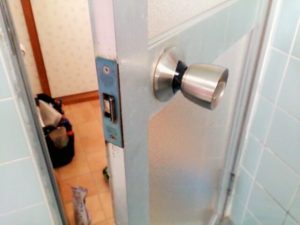 浴室 ドアノブ交換 木津川市 にて修理前