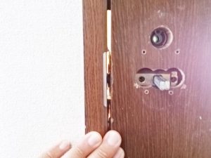 建具修理 生駒市 にて開かないドア