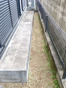 大和郡山にて草引き作業