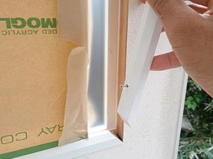 ドアに窓を付ける 奈良市 にてアクリル板を取り付ける