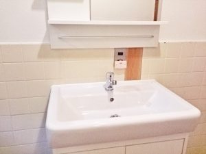 IKEA-SILVERAN-HAMNVIKEN洗面台とlillangenミラー