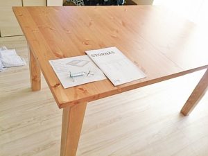 ikea-stornas-伸縮式ダイニングテーブルの組み立て-便利屋-奈良