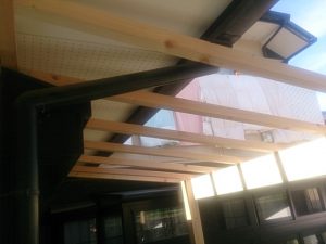 テラス屋根の骨組みを作る
